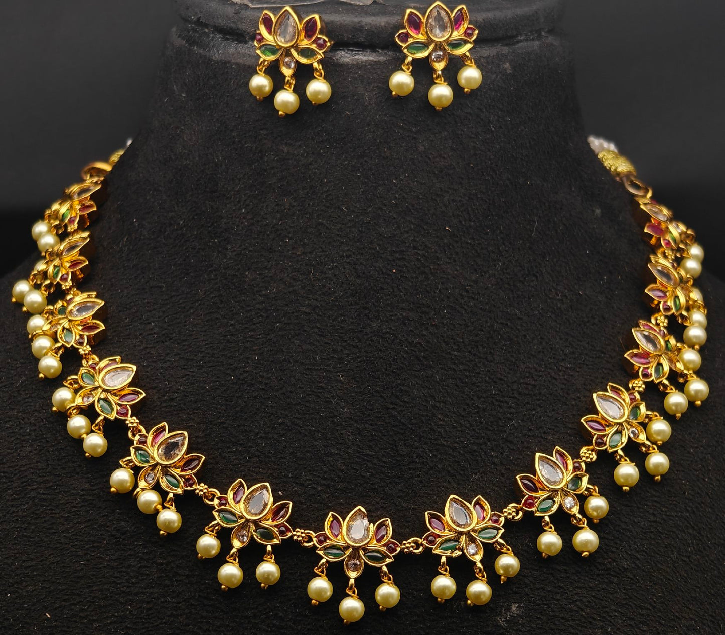 Radha's Jewellery Model 009