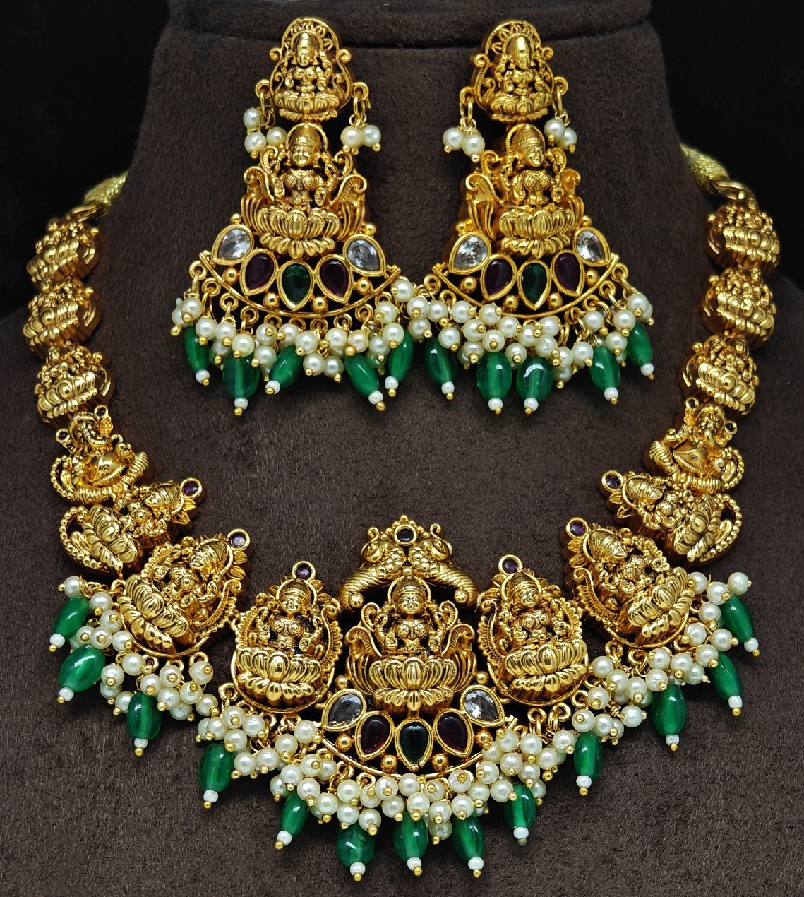 Radha's Jewellery Model 019