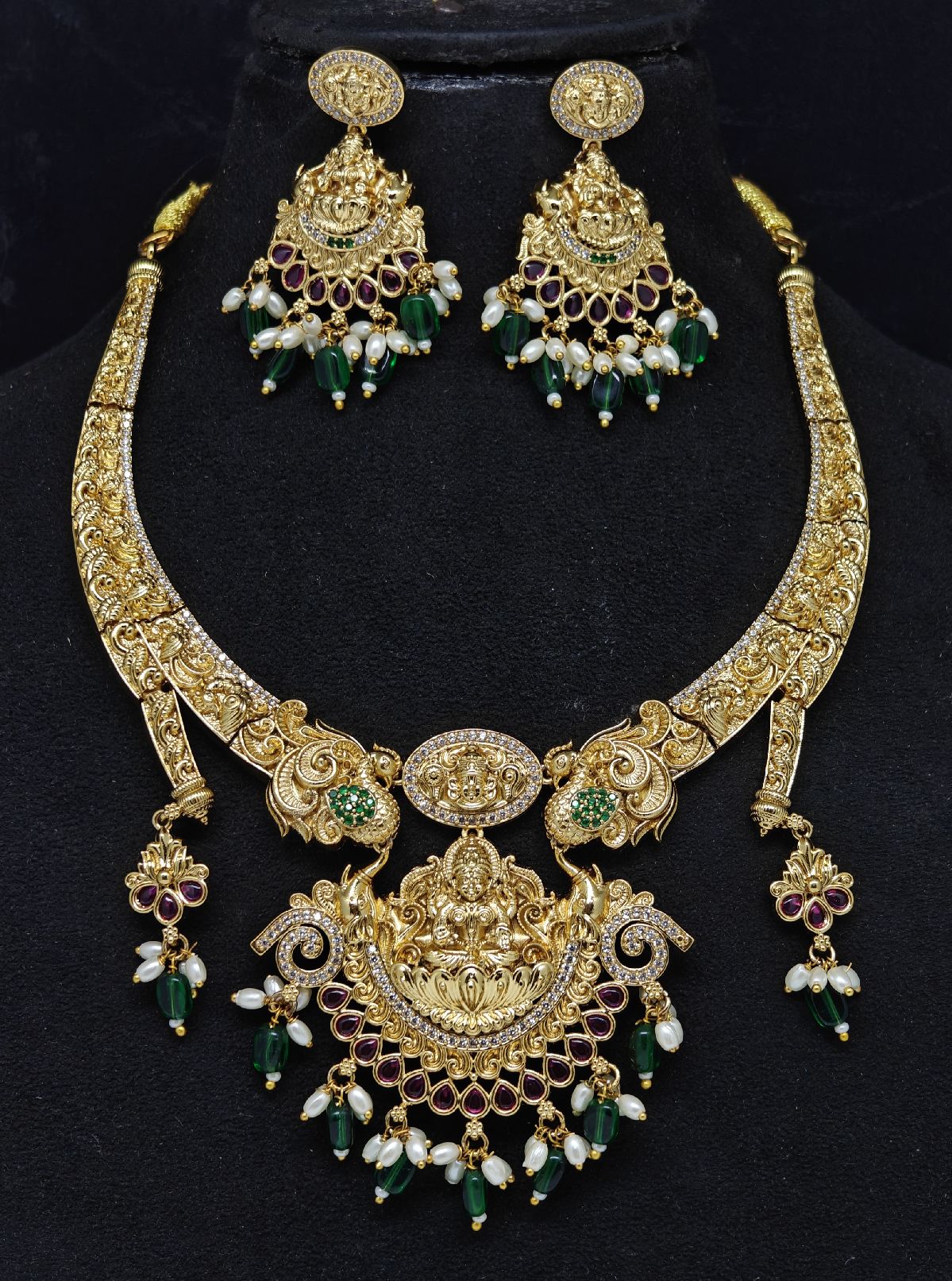 Radha's Jewellery Model 022