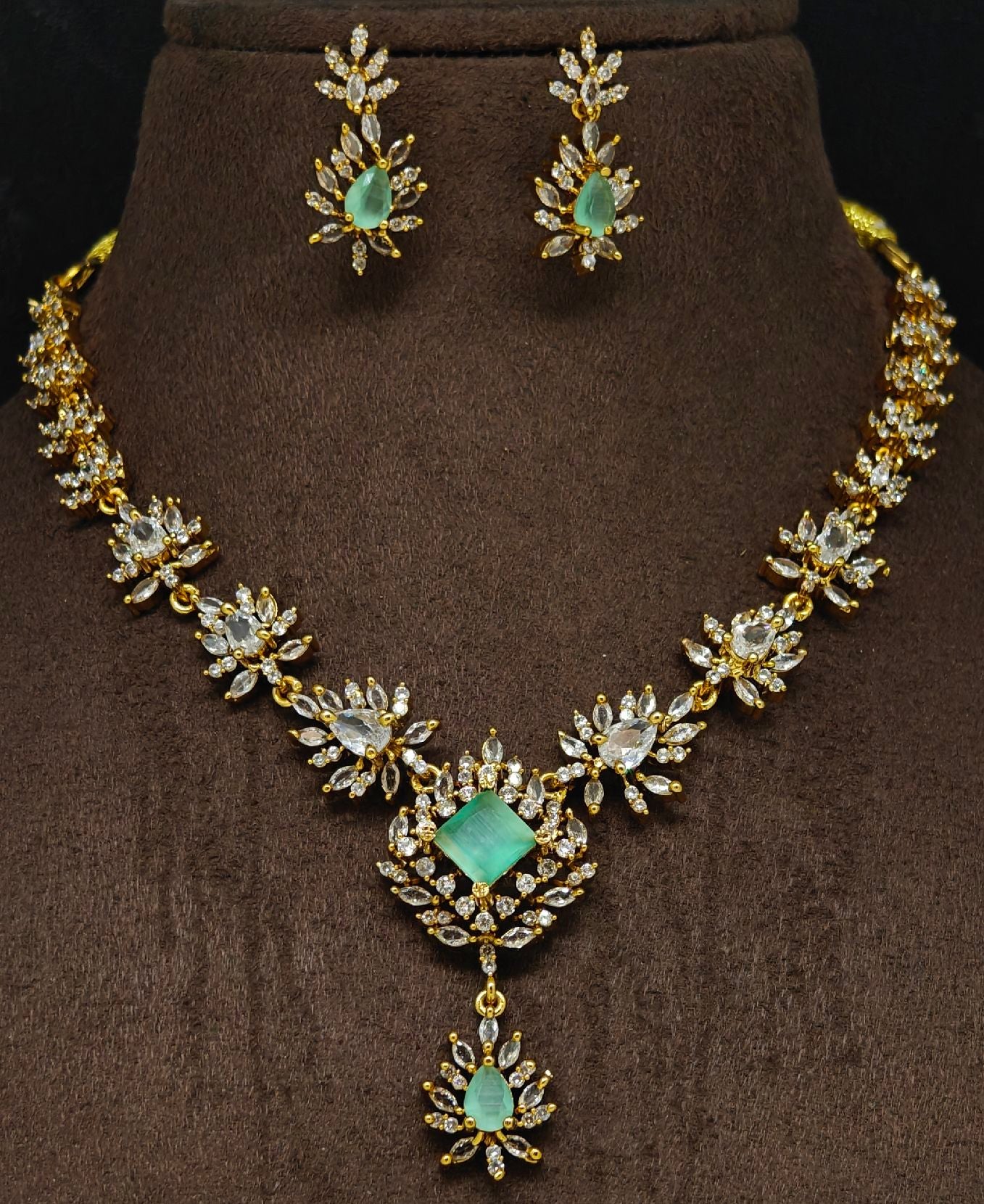 Radha's Jewellery Model 012